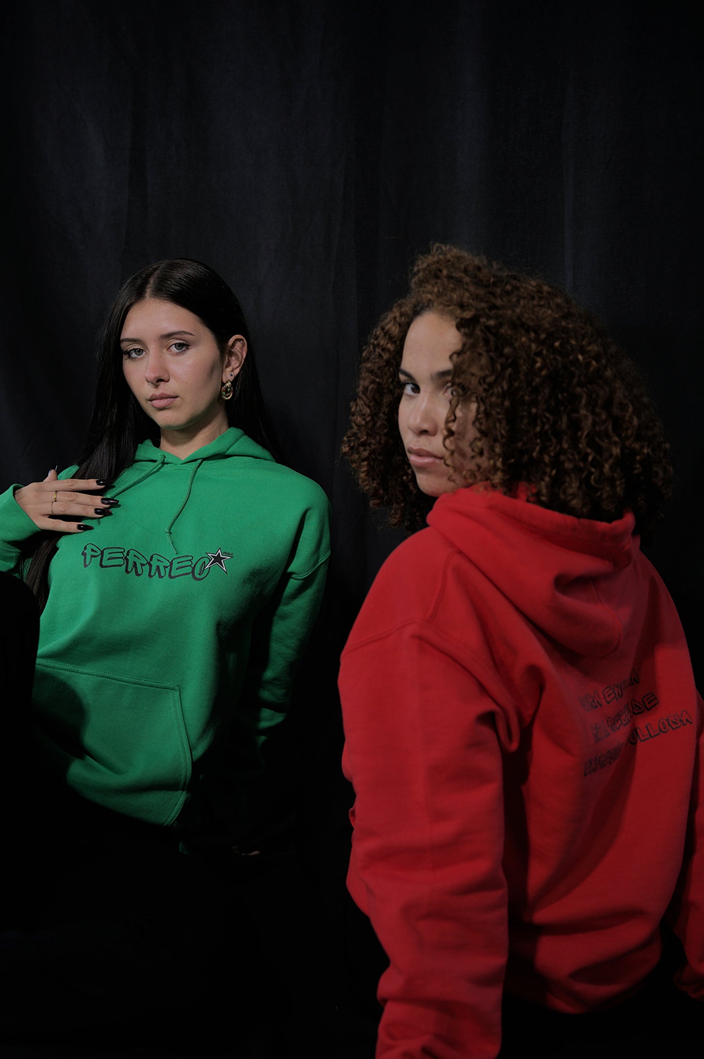Sudadera con capucha roja