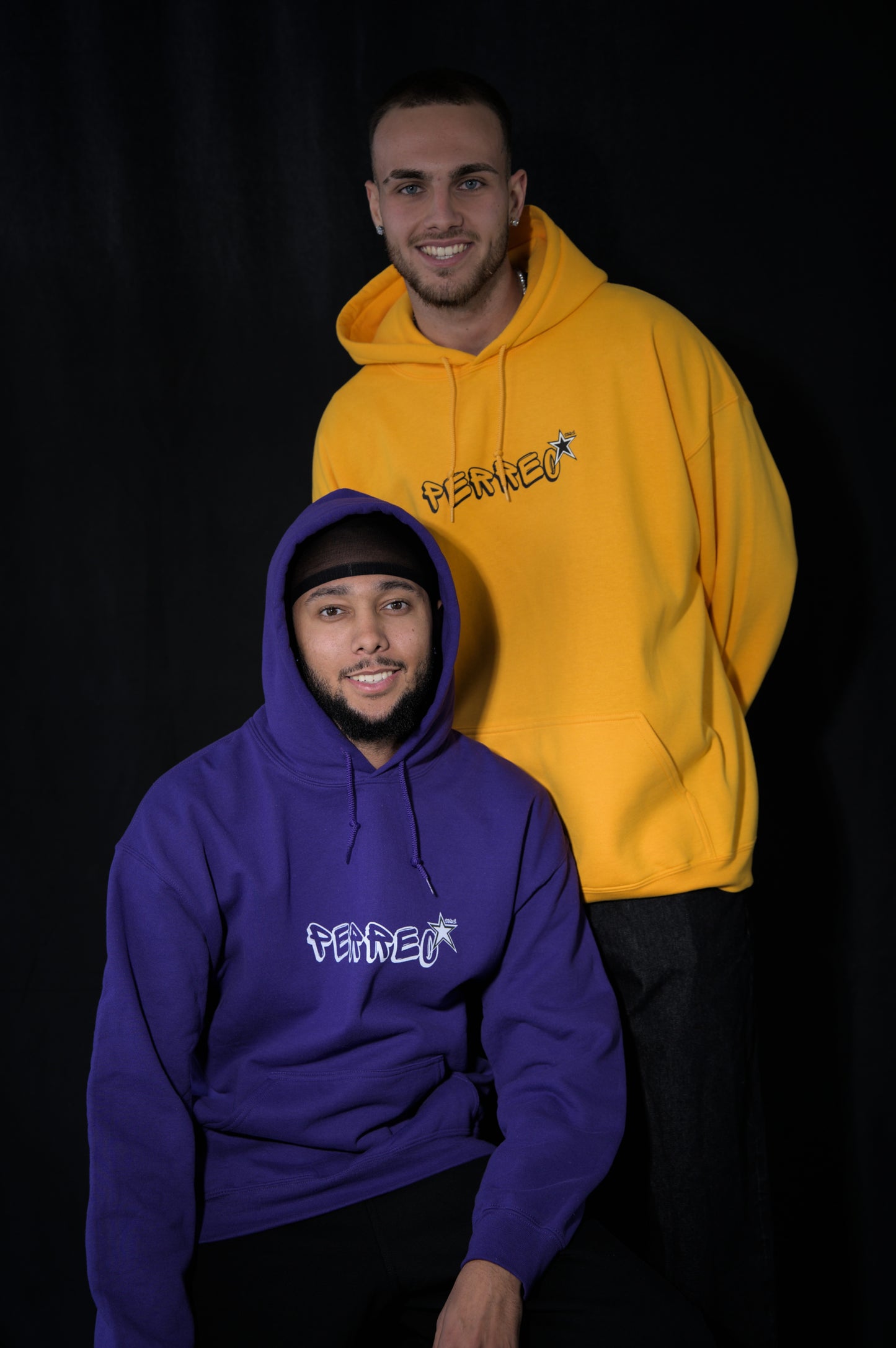 Sudadera con capucha morada