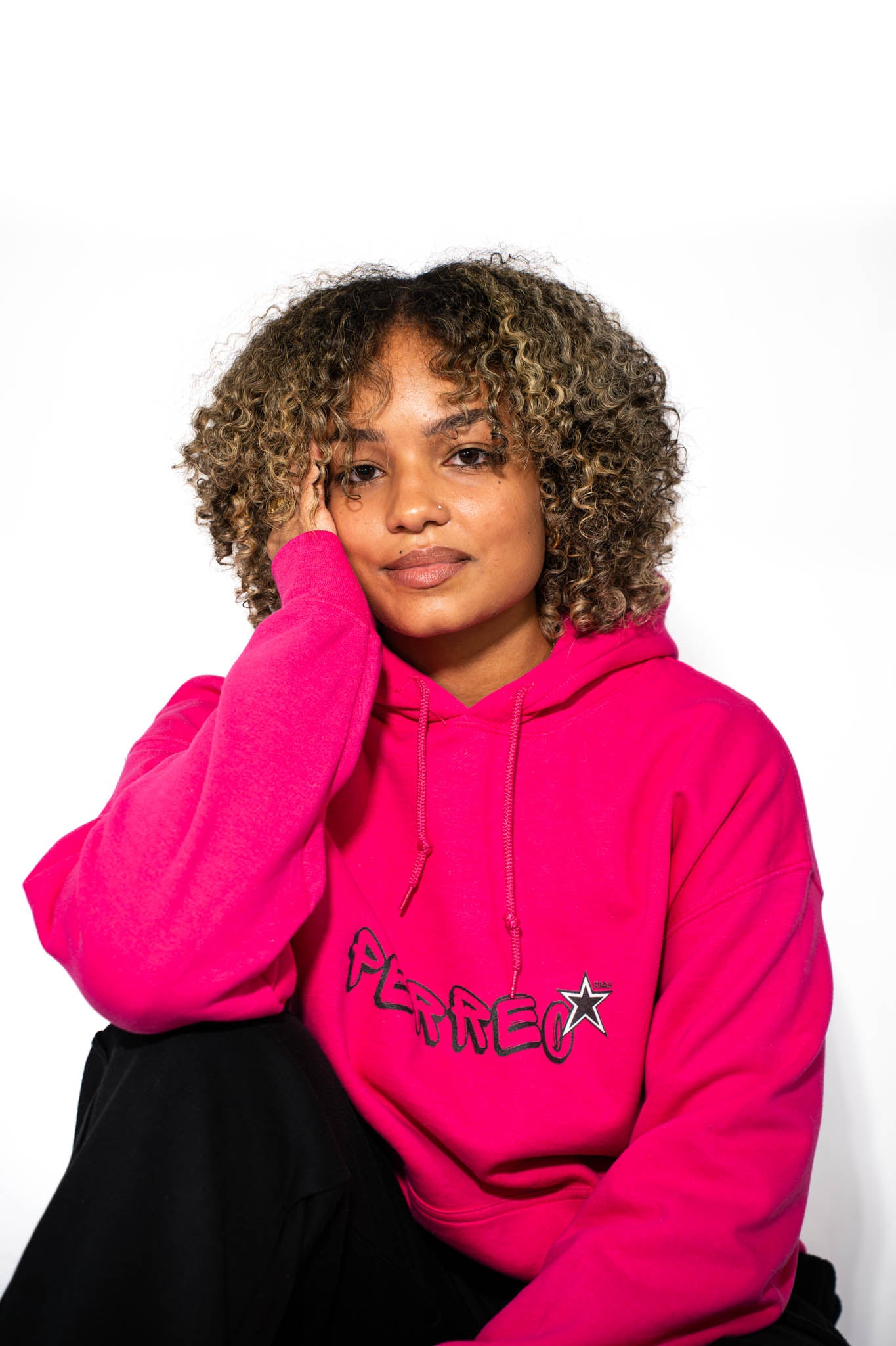 Sudadera con capucha rosa